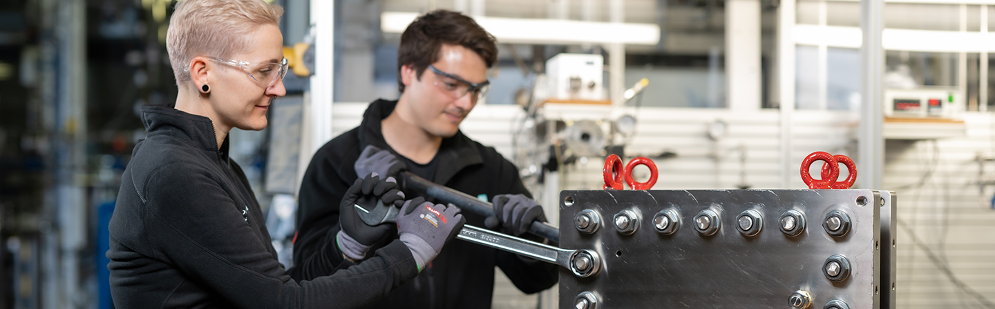 Entwicklung und Fertigung von Komponenten und Stacks für Elektrolyseure und Brennstoffzellen