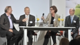 In der Gesprächsrunde mit den Preisträgern interviewte Prof. Dietrich Grönemeyer diese über die Hintergründe ihrer preisgekrönten Arbeit, ihre Motivation und ihre nächsten geplanten Projekte.