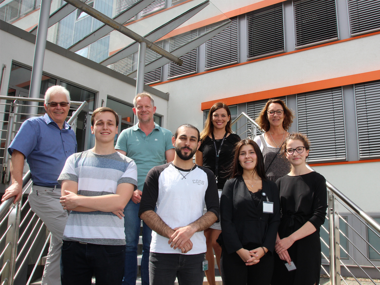 Neue Azubis 2019 beim Fraunhofer UMSICHT V. l.: Institutsleiter Prof Eckhard Weidner, Jörg-Wyrich Keunecke, Ausbilder Thomas Klein, Rami Khair, Ausbilderin Patrycja Gondek, Dilara Gülec, Ausbilderin Kerstin Hölscher, Michelle Mencke.