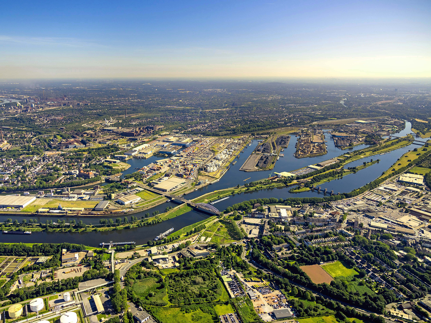 Blick auf den Duisburger Hafen