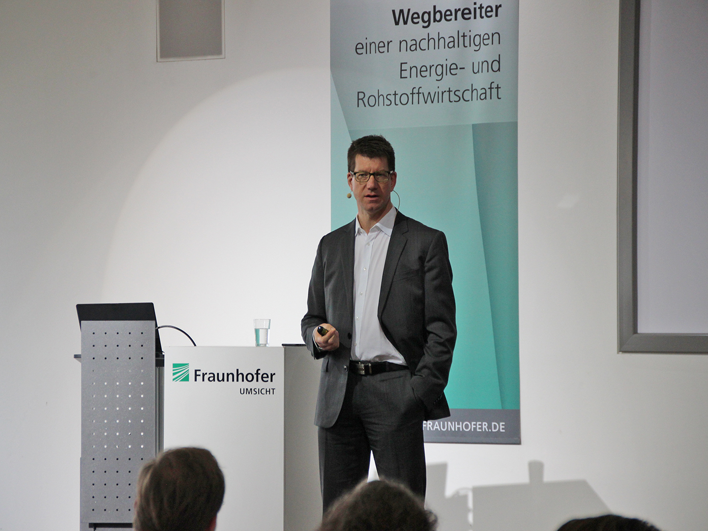 Prof. Wolf Ketter Prof. Wolf Ketter ging der Frage nach, ob künstliche Intelligenz das Energiesystem der Zukunft revolutioniert.