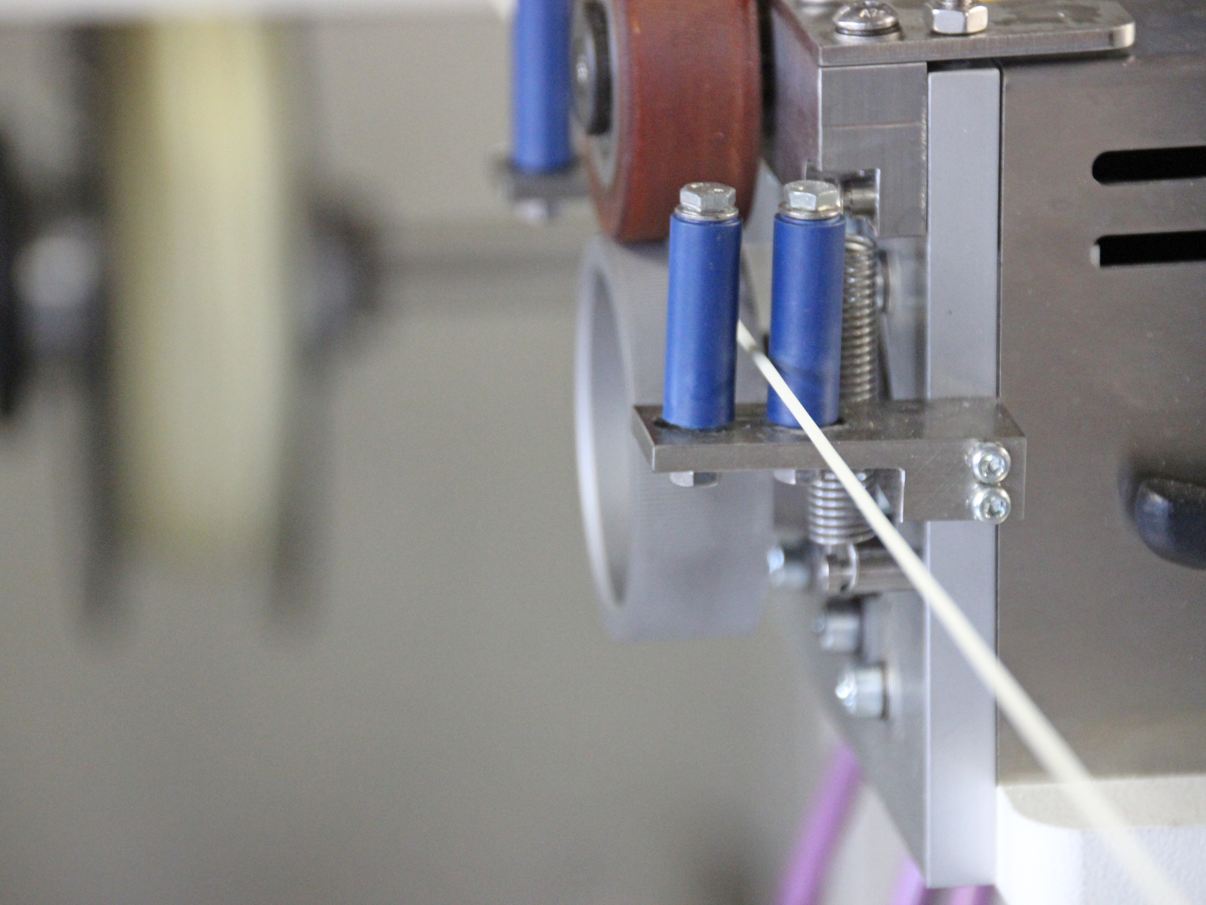 Das neue AddiTex-Compound kommt als Filament für den 3D-Druck aus dem Extruder. Das neue AddiTex-Compound kommt als Filament für den 3D-Druck aus dem Extruder.