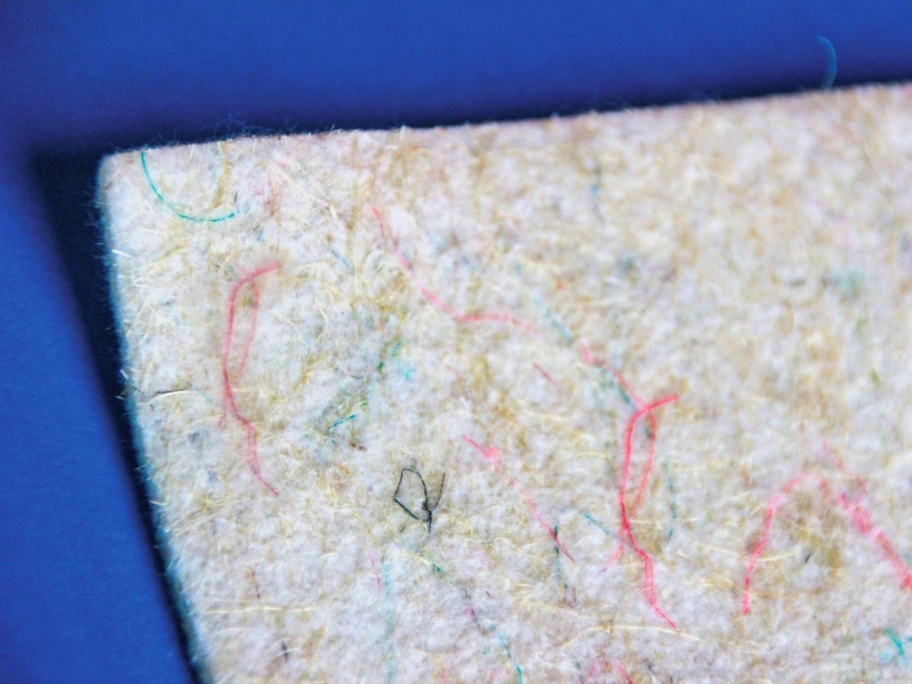 Prototyp eines Geotextilfilters für die Ufersicherung. Prototyp eines Geotextilfilters für die Ufersicherung.