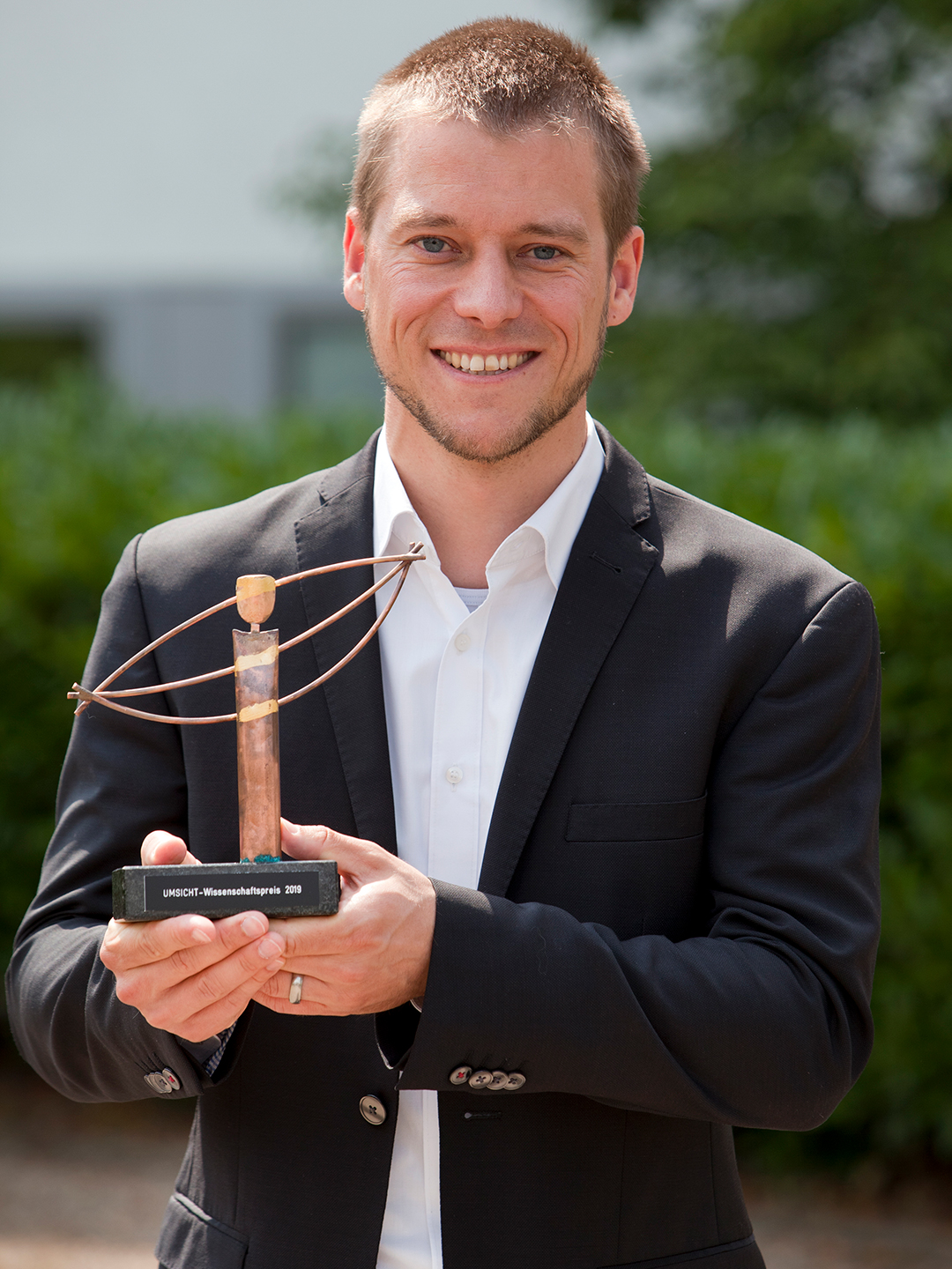 Kai Mainzer erhält für seine Forschungsleistung zum Thema urbane Energiesysteme den UMSICHT-Wissenschaftspreis 2019 in der Kategorie Wissenschaft.