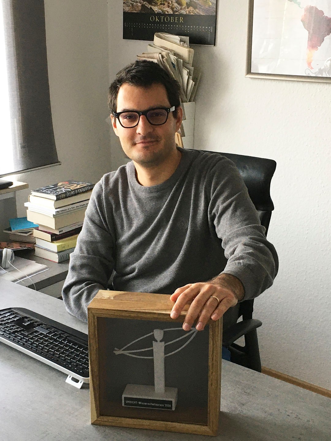 Preisträger des UMSICHT-Wissenschaftspreis 2020 in der Kategorie Journalismus: Adrian Lobe. Preisträger des UMSICHT-Wissenschaftspreis 2020 in der Kategorie Journalismus: Adrian Lobe.