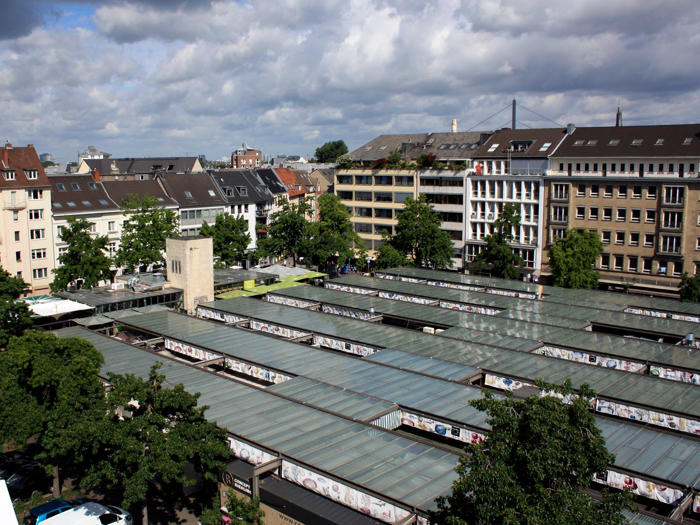 Blick auf den Carlsplatz in Düsseldorf. 