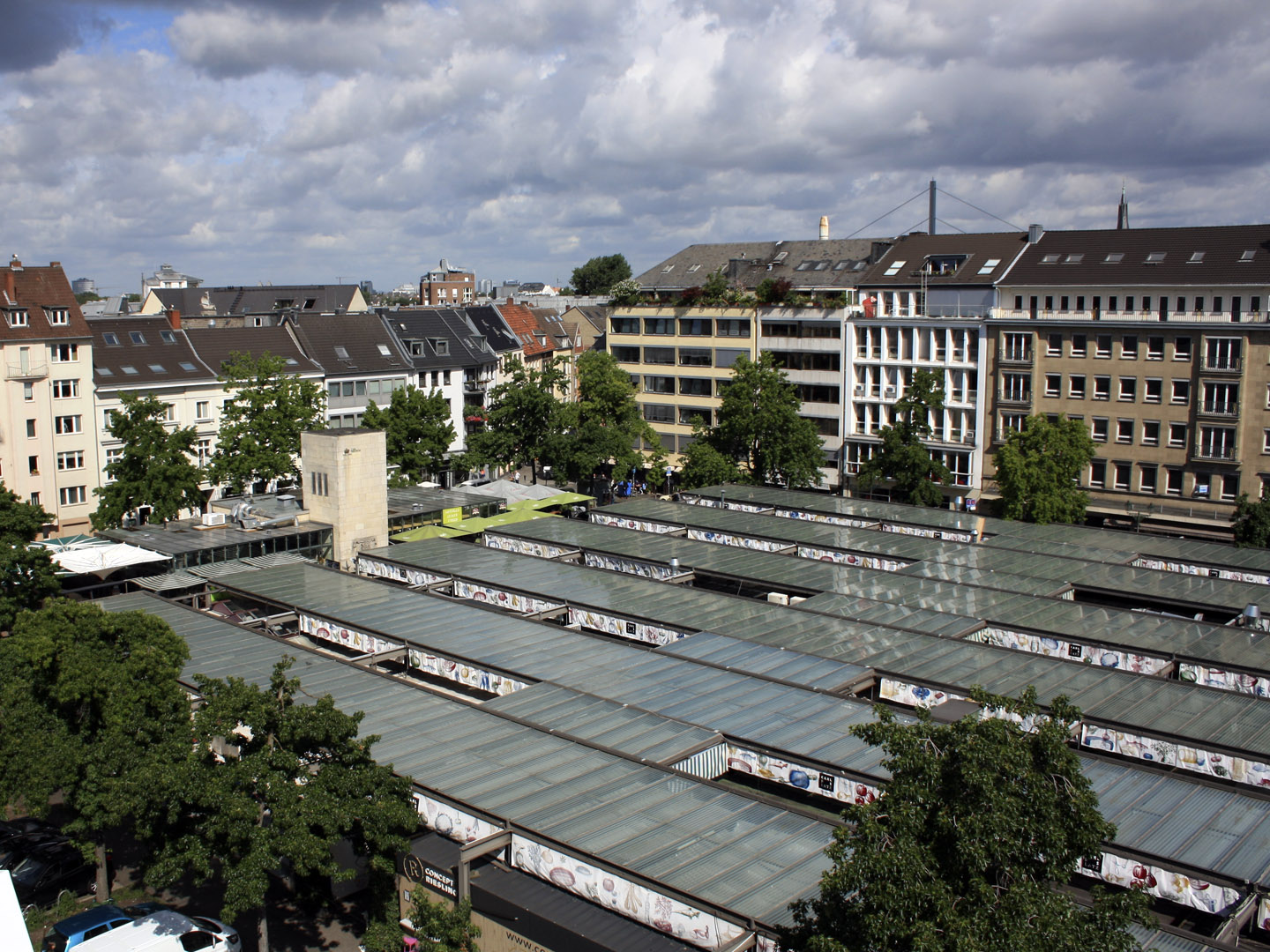 Blick auf den Carlsplatz in Düsseldorf. 