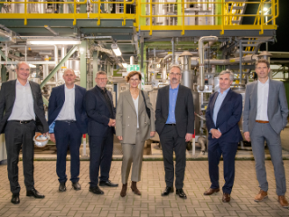 Bundesministerin Bettina Stark-Watzinger (BMBF) besuchte das Verbundprojekt Carbon2Chem® in Duisburg bei der thyssenkrupp Steel Europe AG. 