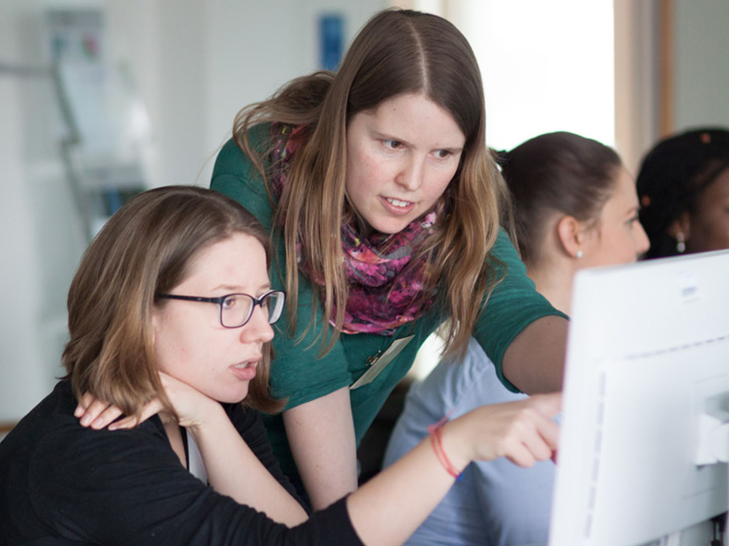 In Workshops tauschen sich die Teilnehmerinnen aus und knüpfen Kontakte. In Workshops tauschen sich die Teilnehmerinnen aus und knüpfen Kontakte.