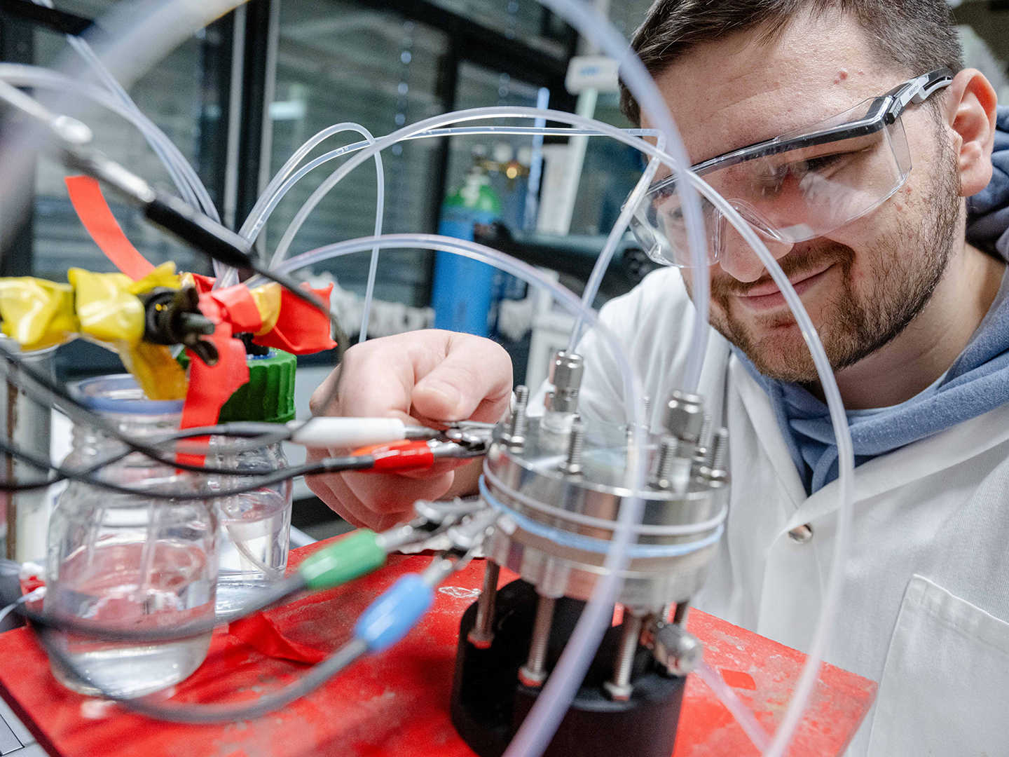 Katalysesystem Kevinjeorjios Pelumbi