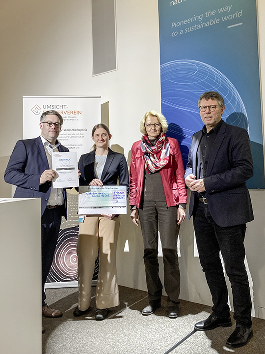 V. l.: Christian Basler (Vorsitzender des UMSICHT-Fördervereins), Franka Malsch, Dr. Susanne Raedeker und Prof. Görge Deerberg (stellv. Vorsitzende und Geschäftsführer des UMSICHT-Fördervereins)