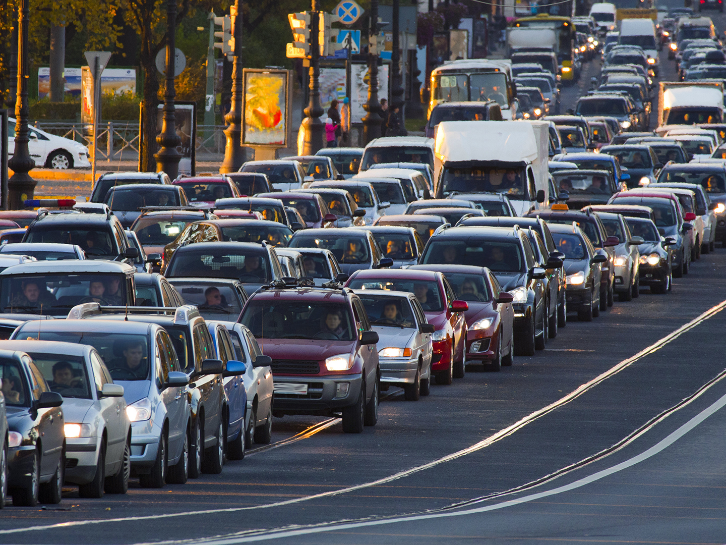 Rund 1,5 Milliarden Kraftfahrzeuge waren im Jahr 2023 weltweit zugelassen.