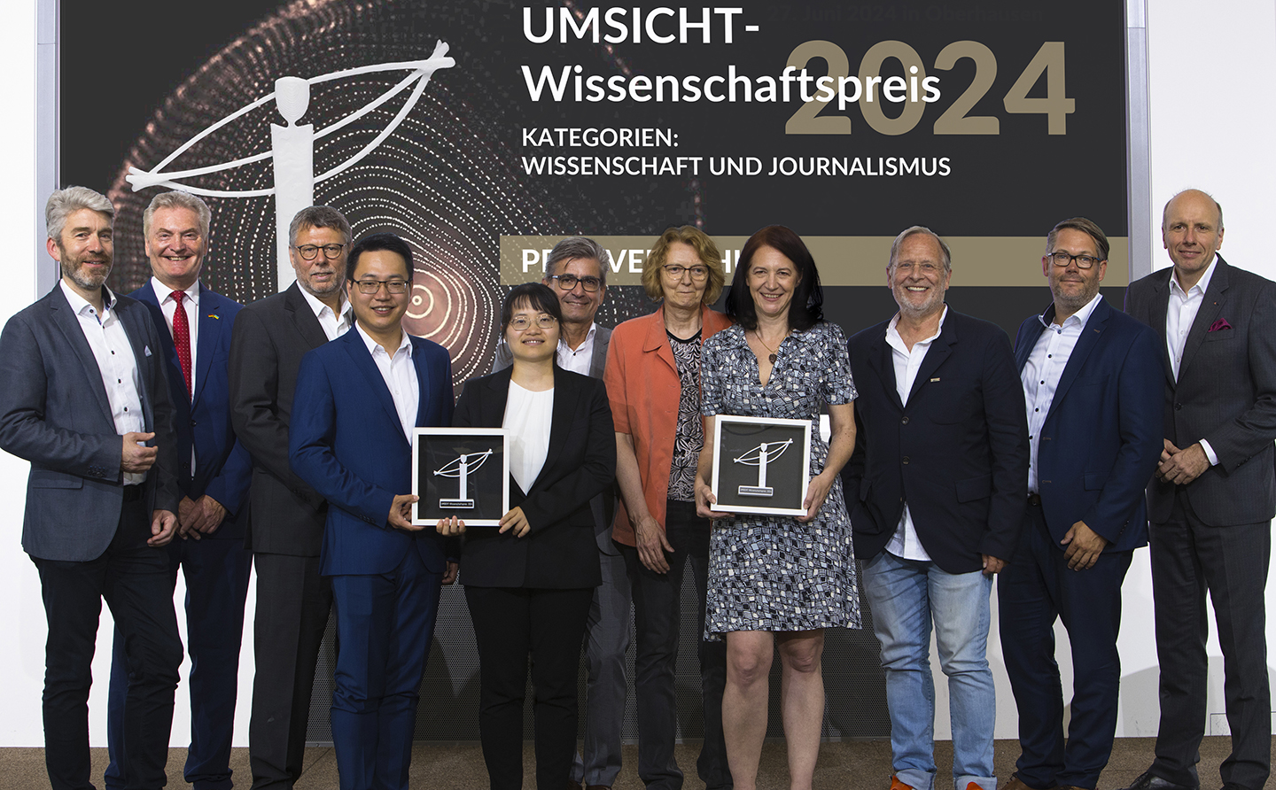 UMSICHT-Wissenschaftspreis 2024: Preisträger*innen und Unterstützer*innen UMSICHT-Wissenschaftspreis 2024: Preisträger*innen und Unterstützer*innen