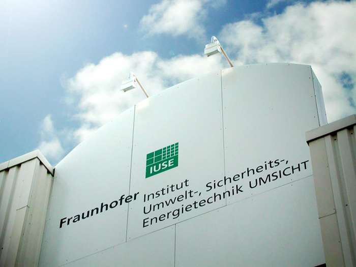 Am 1. Januar 1998 wird das Oberhausener Institut in die Fraunhofer-Gesellschaft aufgenommen.