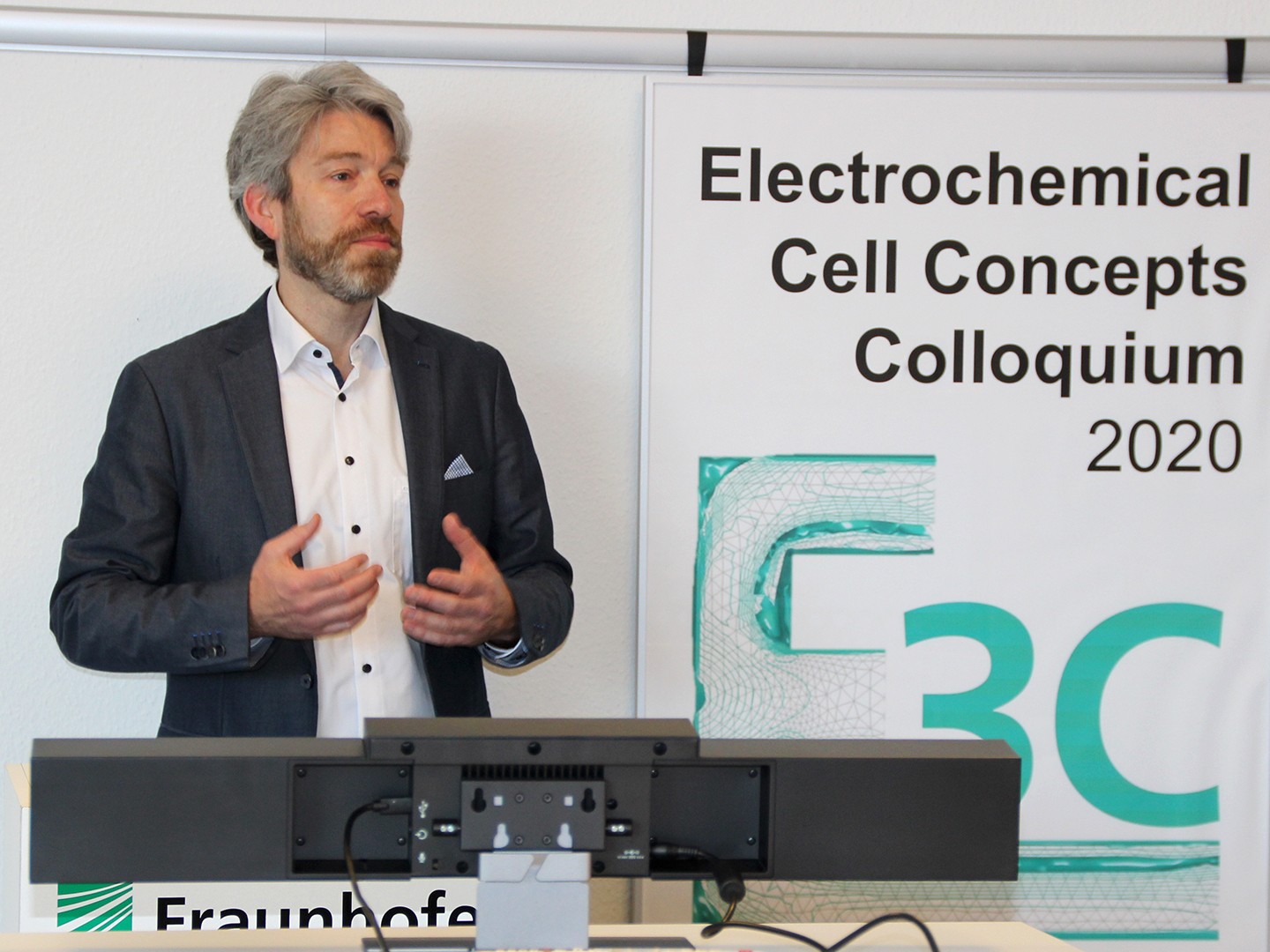Prof. Christian Doetsch, head of the energy department at Fraunhofer UMSICHT, welcomed the participants of the virtual "Electrochemical Cell Concepts Colloquium". Prof. Christian Doetsch, head of the energy department at Fraunhofer UMSICHT, welcomed the participants of the virtual "Electrochemical Cell Concepts Colloquium".